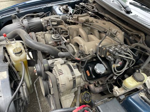 Used 2000 Ford Mustang Convertible RWD image 15