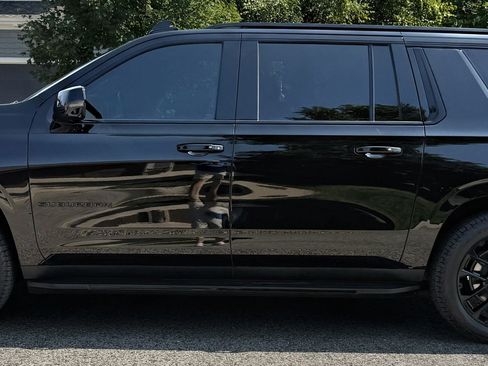 Used 2022 Chevrolet Suburban RST w/ Sport Performance Package AWD/4WD image 4