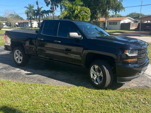 Used 2018 Chevrolet Silverado 1500 Custom w/ Custom Value Package image 4