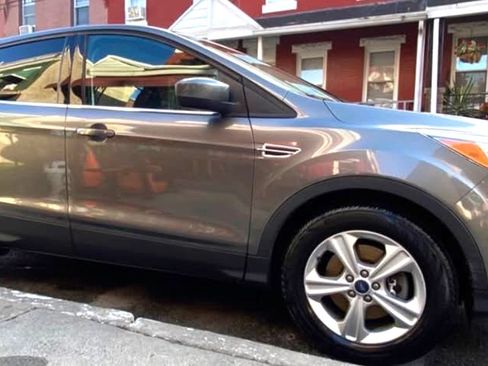 Used 2014 Ford Escape SE image 2