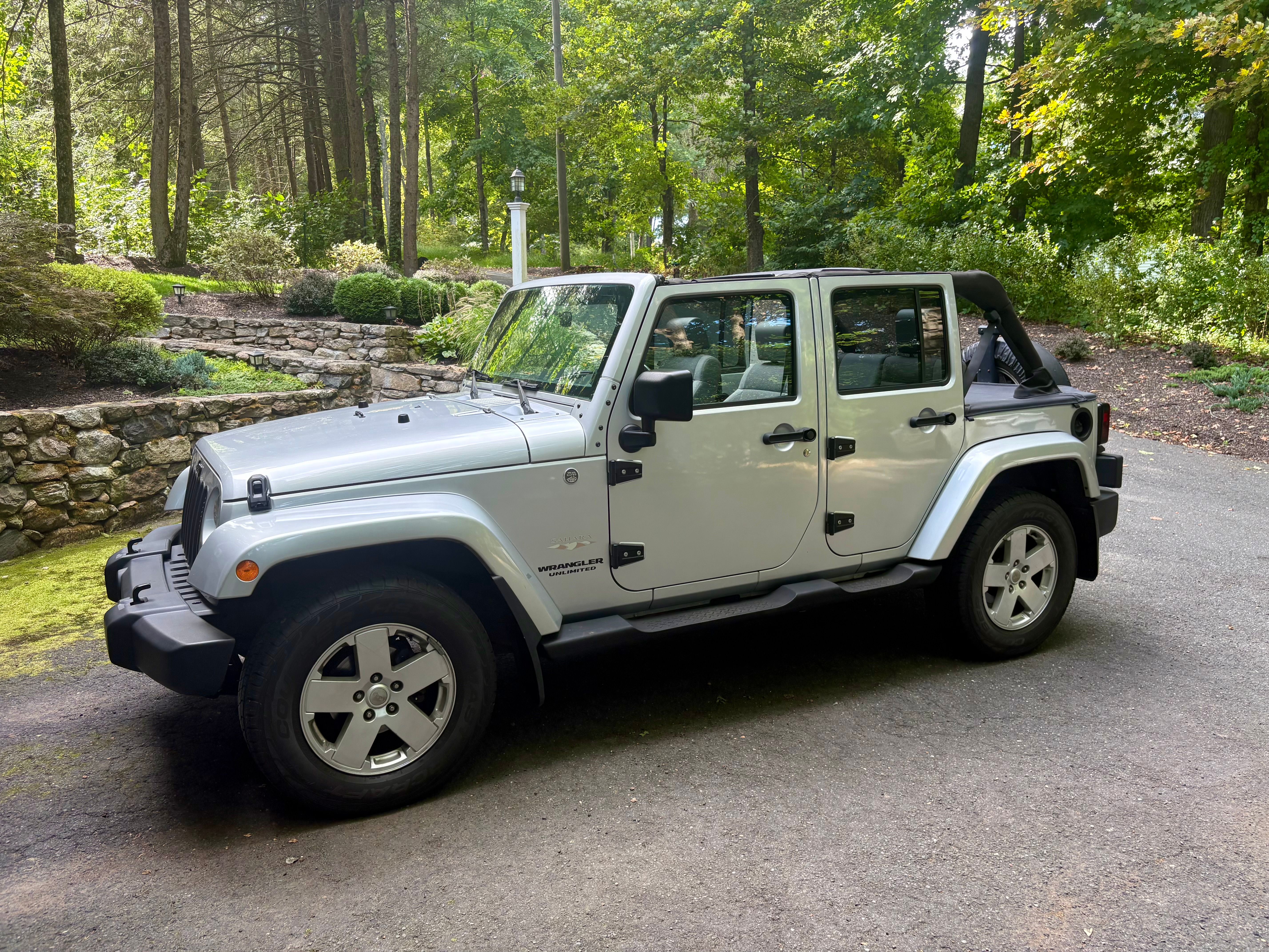 Used 2007 Jeep Wrangler Unlimited Sahara w/ Dual Top Group AWD/4WD image 1