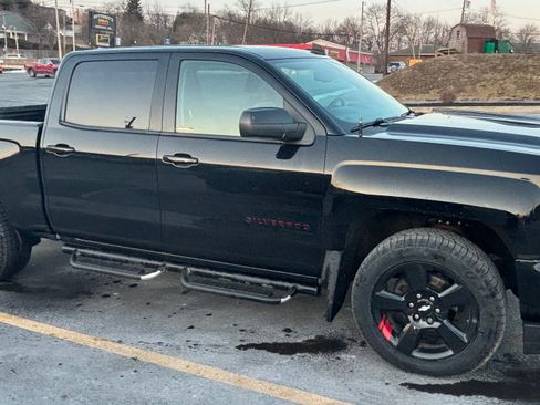 Used 2018 Chevrolet Silverado 1500 LTZ Z71 w/ Redline Edition image 6
