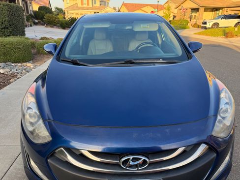 Used 2013 Hyundai Elantra GT w/ Style Pkg image 2