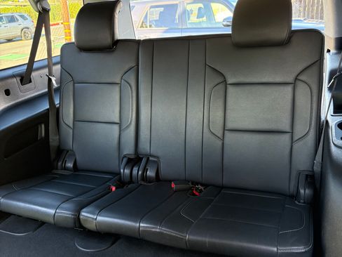 Used 2019 Chevrolet Suburban LT image 10