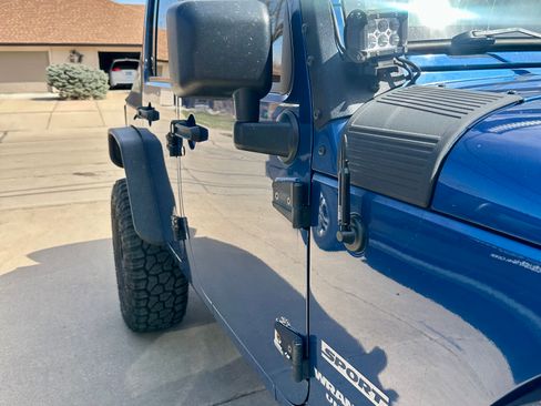 Used 2010 Jeep Wrangler Unlimited Sport image 4