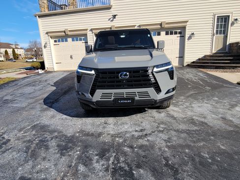 Used 2024 Lexus GX 550 image 6