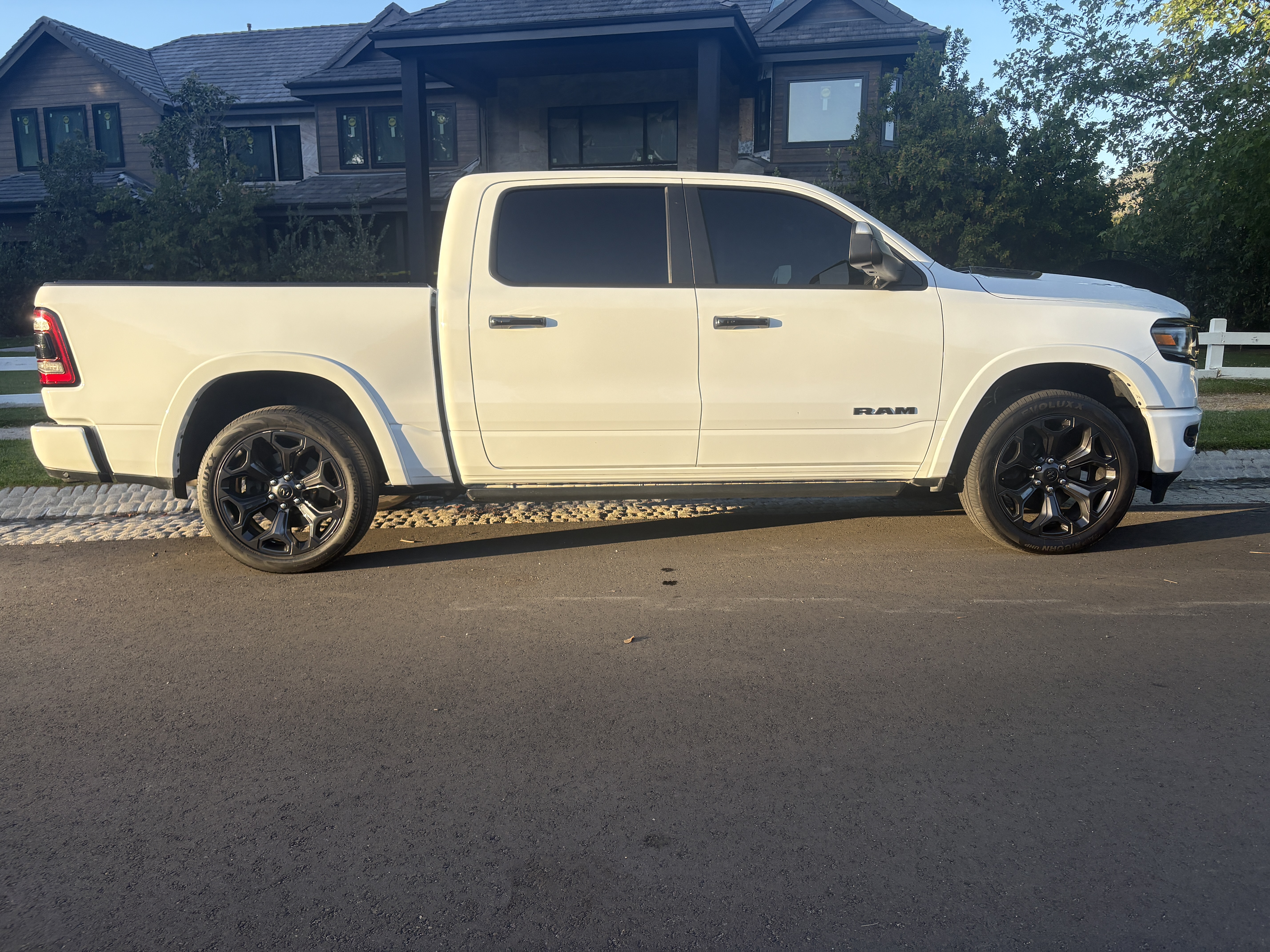 Used 2023 RAM 1500 Limited AWD/4WD image 9