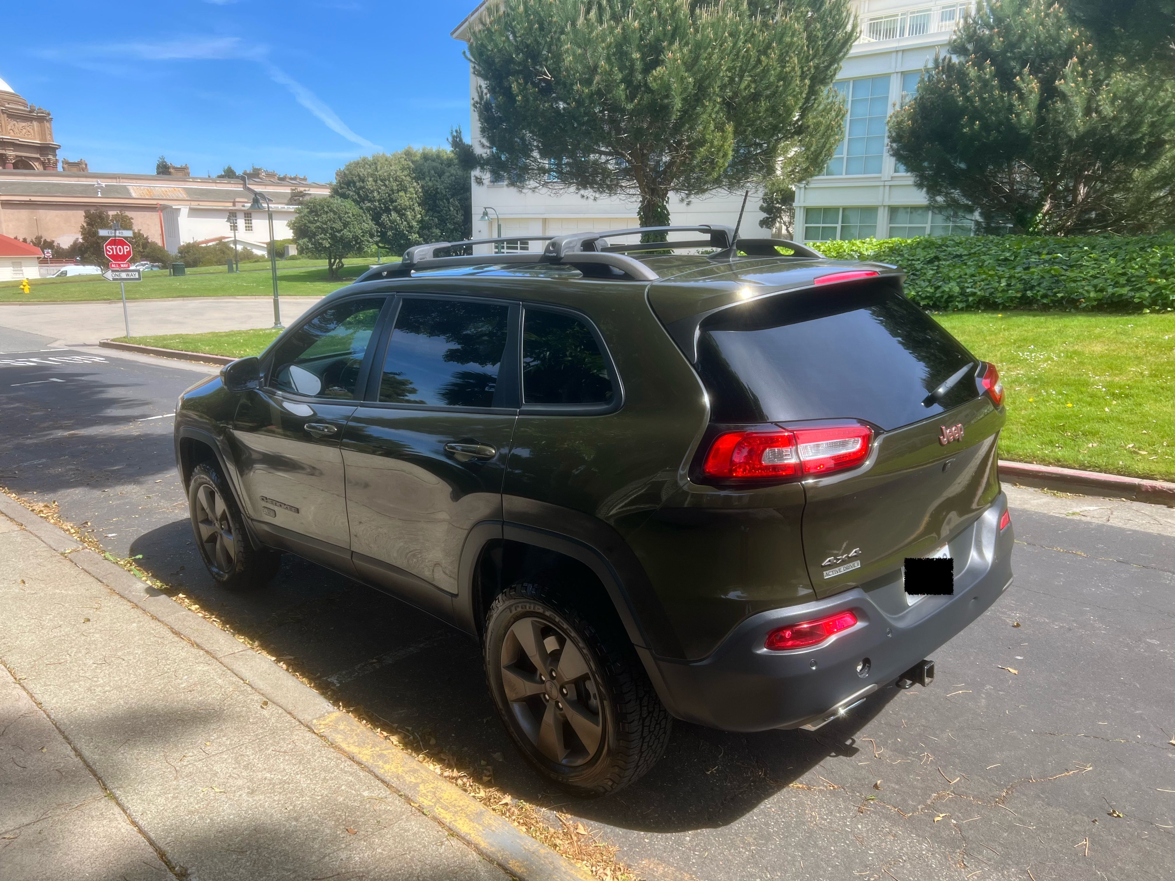 Used 2017 Jeep Cherokee 75th Anniversary AWD/4WD image 4