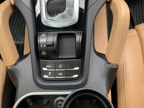 Used 2014 Porsche Cayenne Platinum Edition AWD/4WD image 21