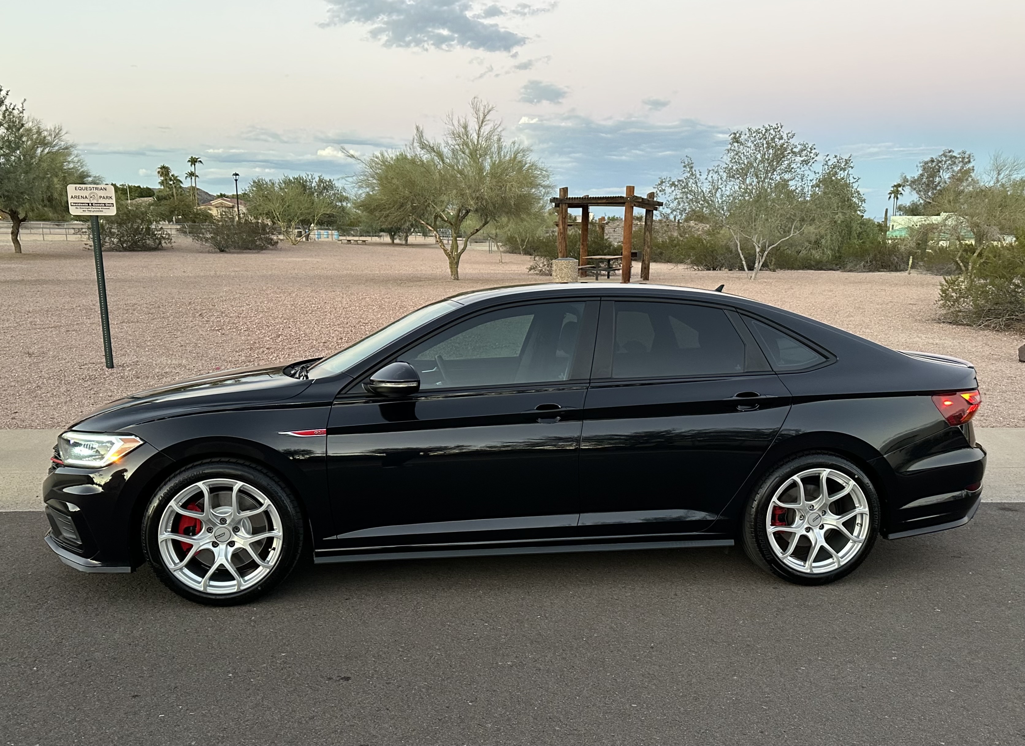 Used 2019 Volkswagen Jetta GLI FWD image 2