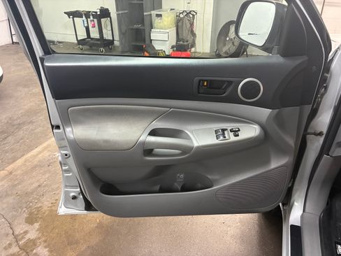 Used 2005 Toyota Tacoma 4x4 Access Cab image 12