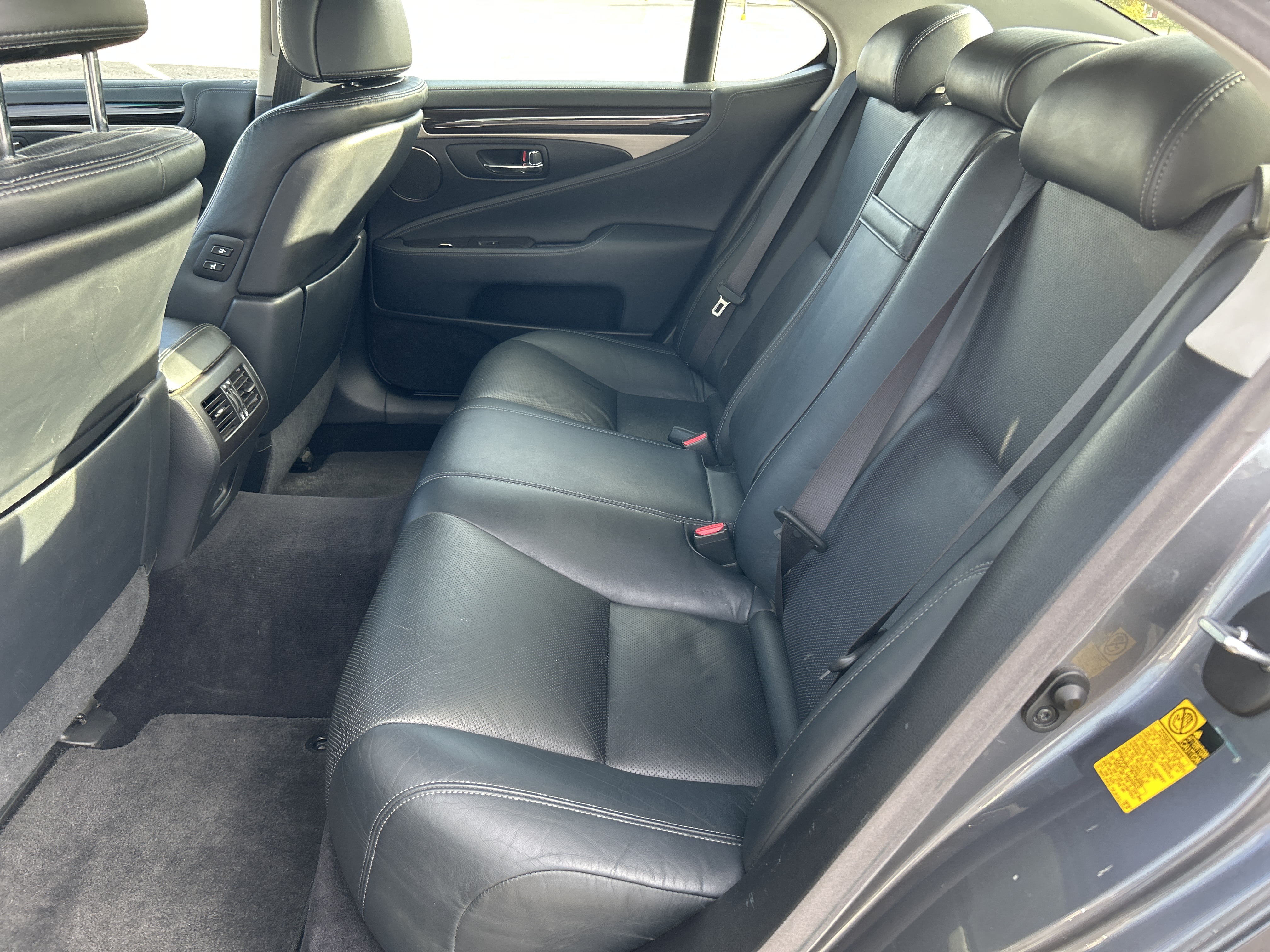 Used 2014 Lexus LS 460 AWD w/ Comfort Package image 9