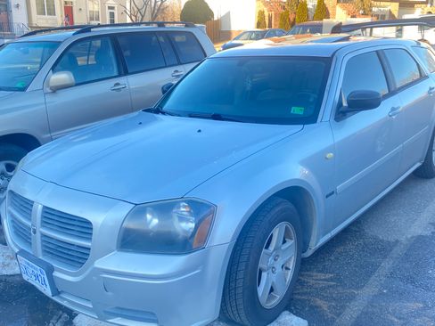 Used 2005 Dodge Magnum SE image 9