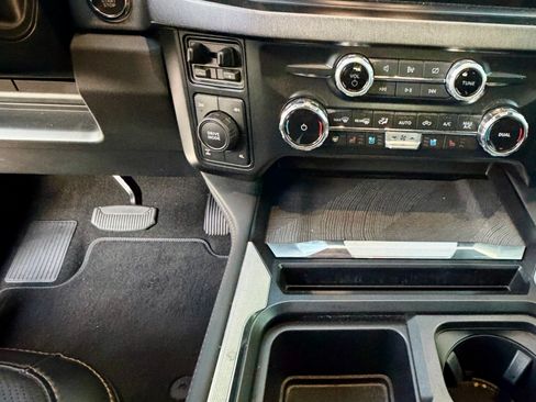 Used 2024 Ford F250 Platinum image 18