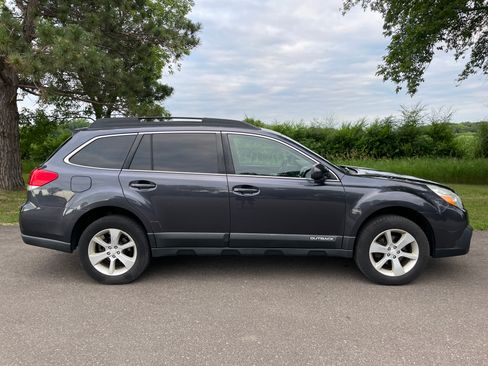 Used 2013 Subaru Outback 2.5i Premium w/ All-Weather Pkg AWD/4WD image 1