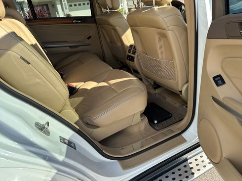 Used 2010 Mercedes-Benz GL 550 GL 550 Sport Utility 4D image 15