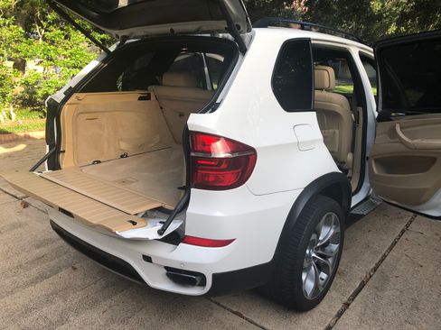 Used 2011 BMW X5 xDrive50i AWD/4WD image 2
