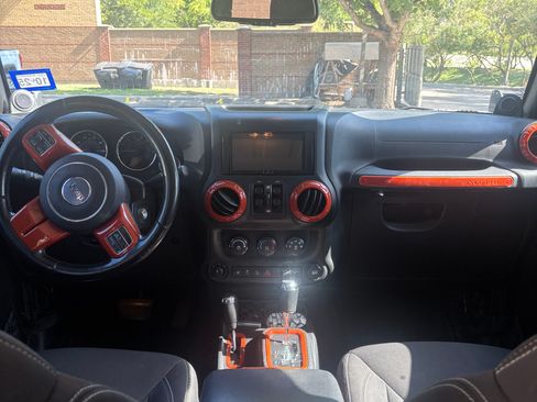 Used 2014 Jeep Wrangler Unlimited Sahara w/ Connectivity Group image 11