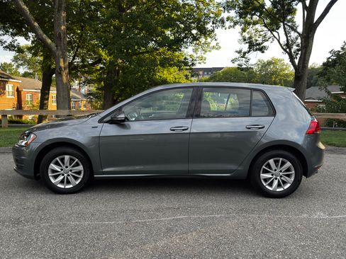 Used 2017 Volkswagen Golf Wolfsburg Edition FWD image 4