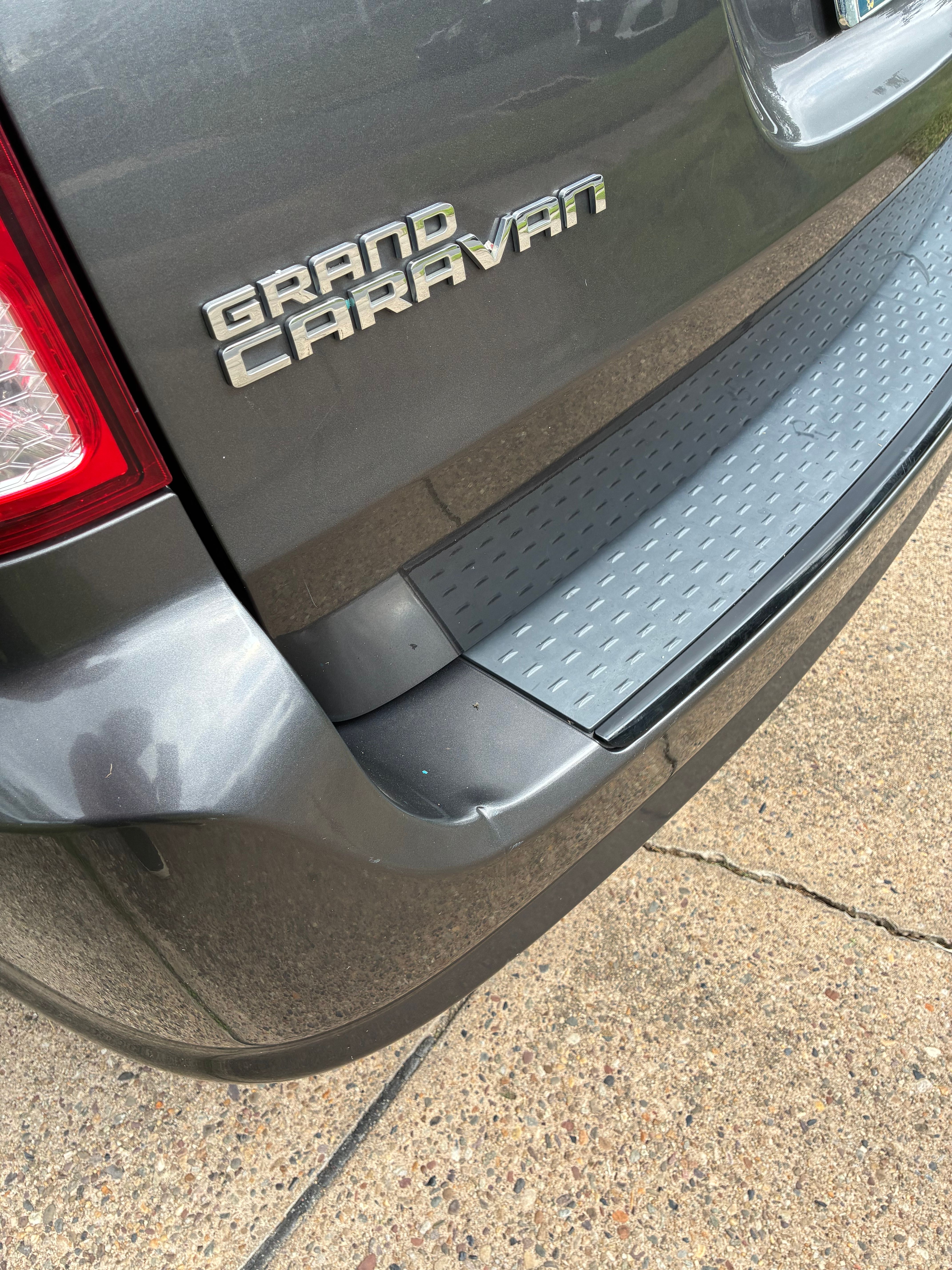 Used 2016 Dodge Grand Caravan SE FWD image 8