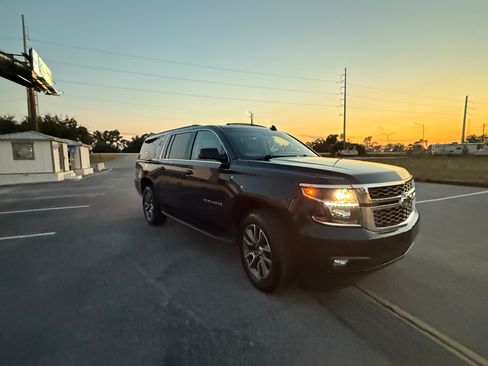 Used 2019 Chevrolet Suburban LT image 17