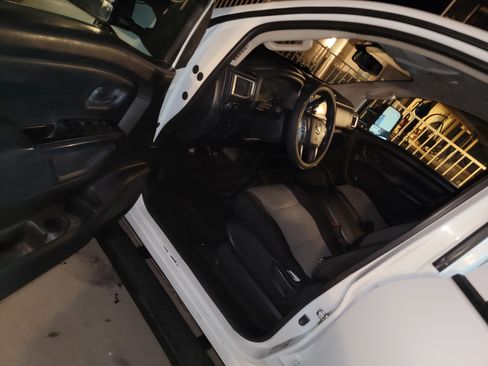 Used 2017 Nissan Titan S image 18