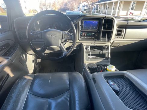 Used 2006 GMC Sierra 2500 SLT w/ Heavy-Duty Power Package AWD/4WD image 24