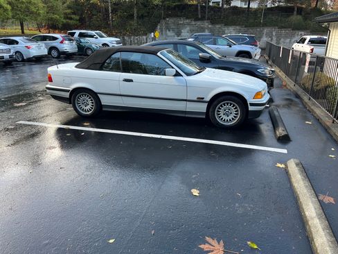 Used 1994 BMW 318i Convertible RWD image 9