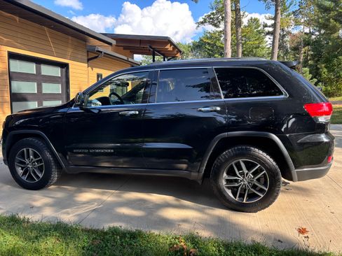 Used 2017 Jeep Grand Cherokee Limited w/ Luxury Group II image 2