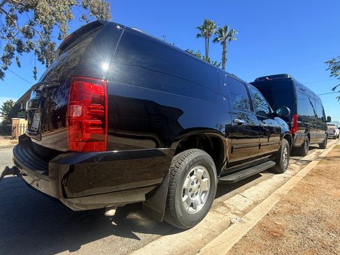 Used 2014 Chevrolet Suburban LT image 12