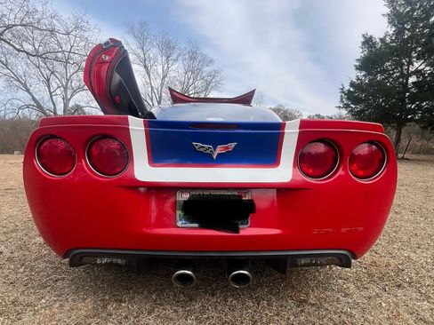 Used 2007 Chevrolet Corvette Coupe w/ Performance Package image 8