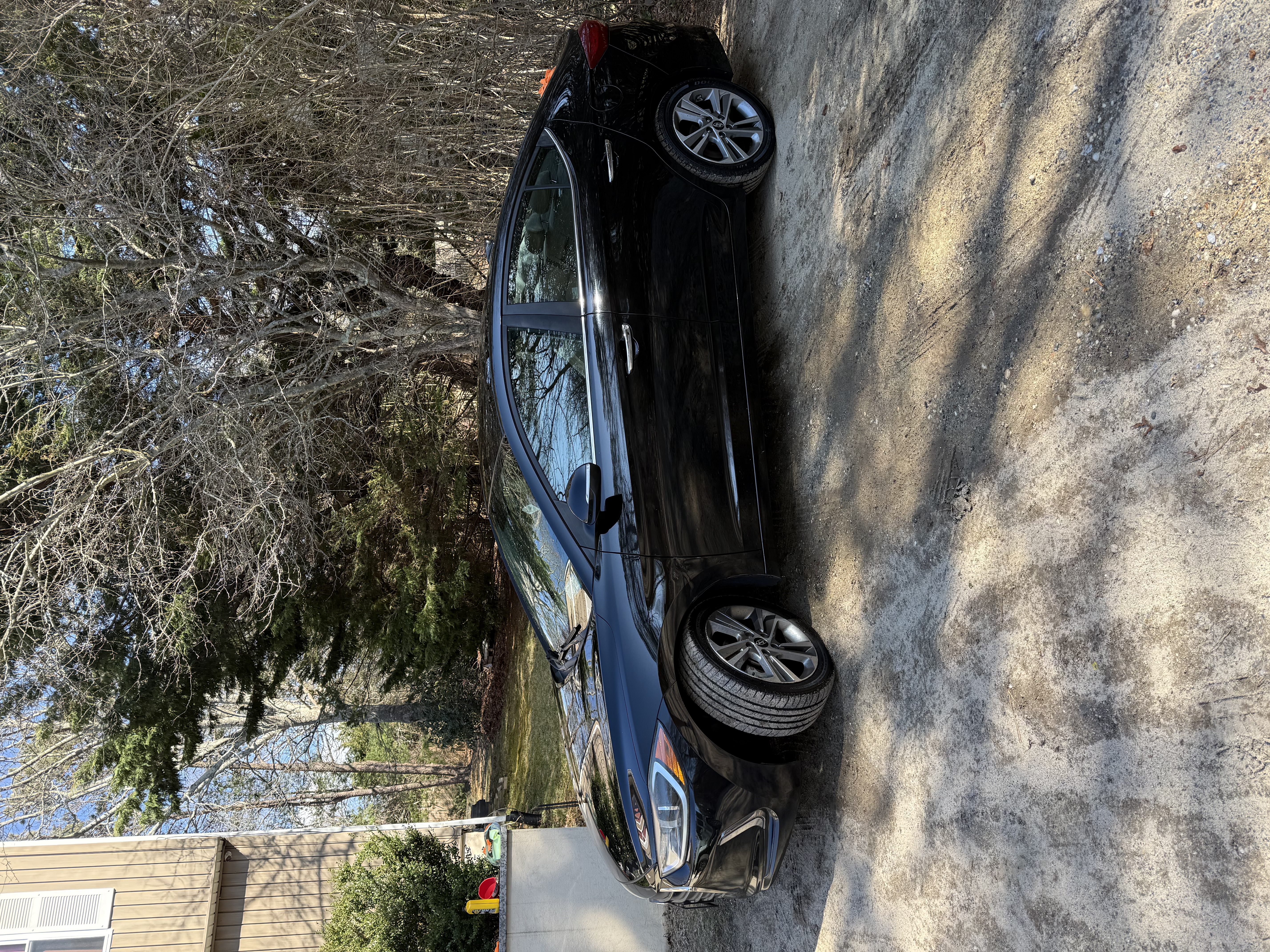 Used 2017 Hyundai Elantra Limited w/ Cargo Package FWD image 4