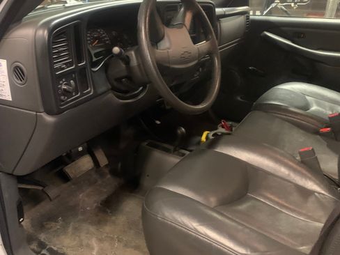 Used 2006 Chevrolet Silverado 3500 4x4 Regular Cab w/ Snow Plow Prep Package image 16
