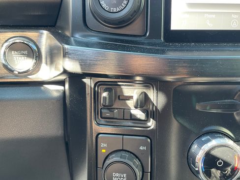 Used 2024 Ford F250 Lariat w/ Lariat Ultimate Package AWD/4WD image 22