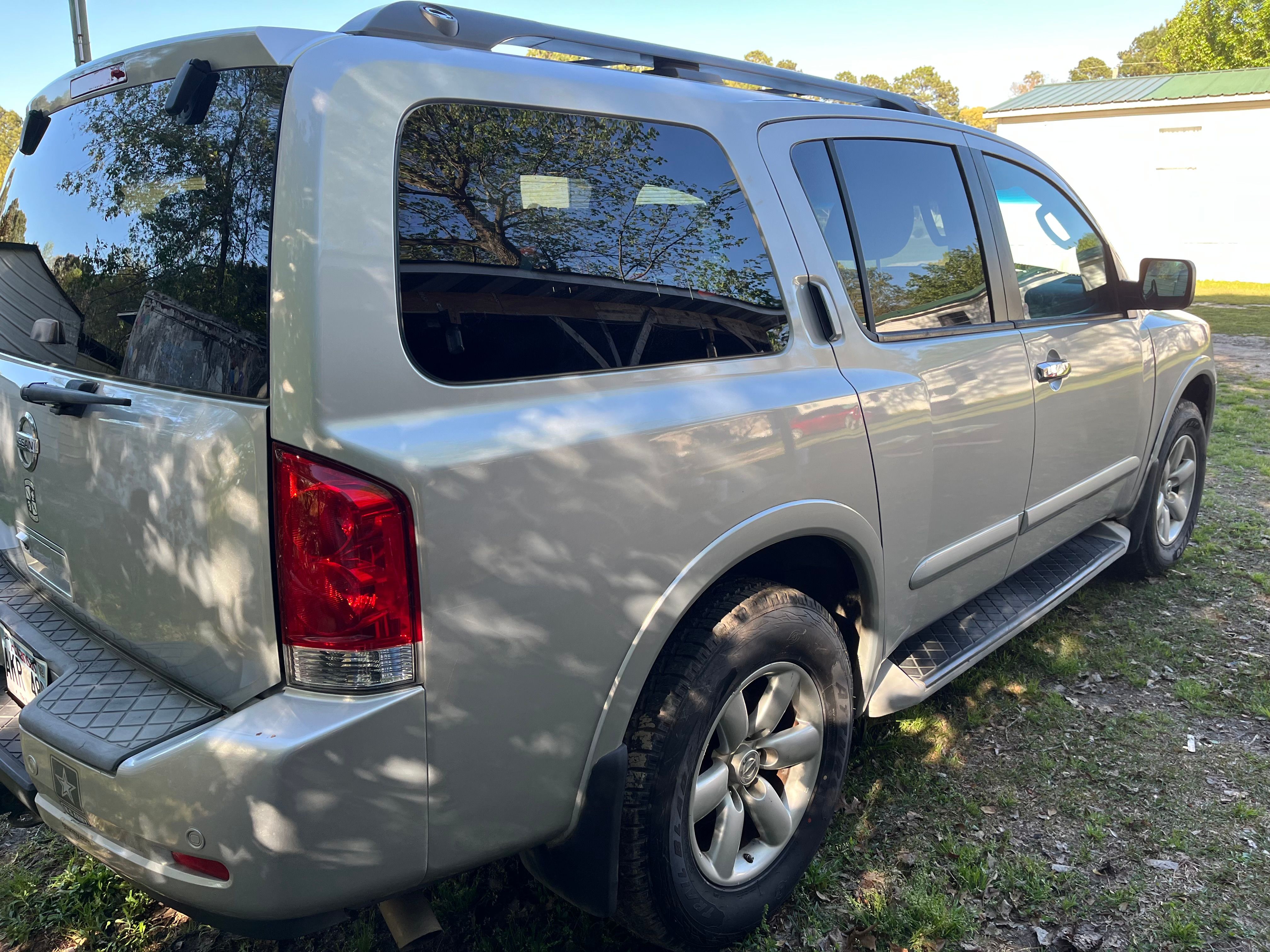 Used 2011 Nissan Armada SV AWD/4WD image 4