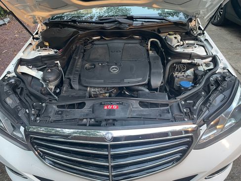 Used 2014 Mercedes-Benz E 350 4MATIC Sedan image 12