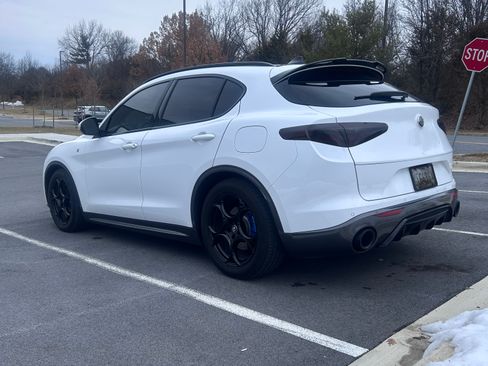 Used 2022 Alfa Romeo Stelvio Ti AWD/4WD image 10