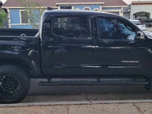 Used 2016 Toyota Tacoma TRD Sport image 15