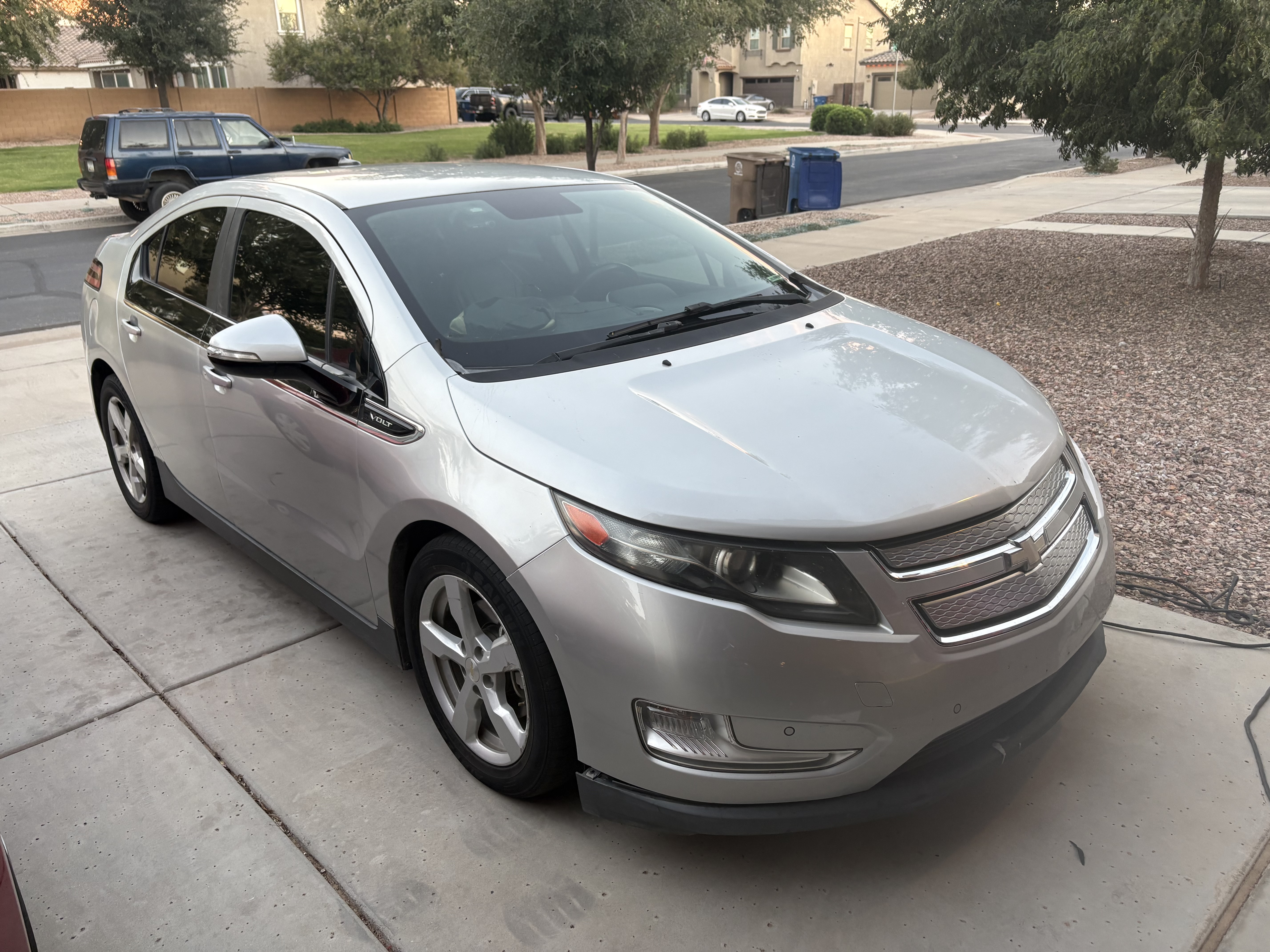 Used 2014 Chevrolet Volt Premium w/ Premium Trim Package FWD image 1