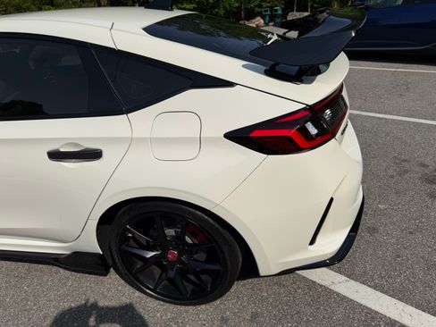 Used 2025 Honda Civic Type R image 19