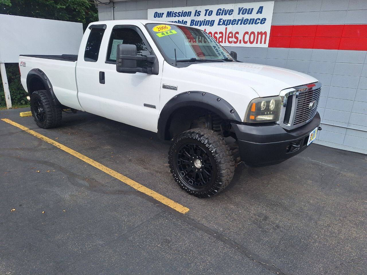 Used 2006 Ford F250 XL AWD/4WD image 2