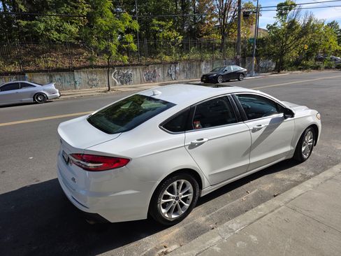 Used 2020 Ford Fusion SE image 6