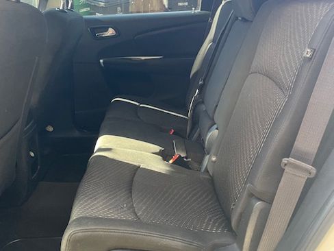 Used 2019 Dodge Journey SE image 14