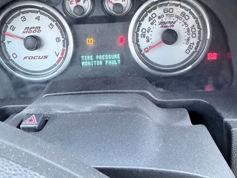 Used 2010 Ford Focus SE image 16