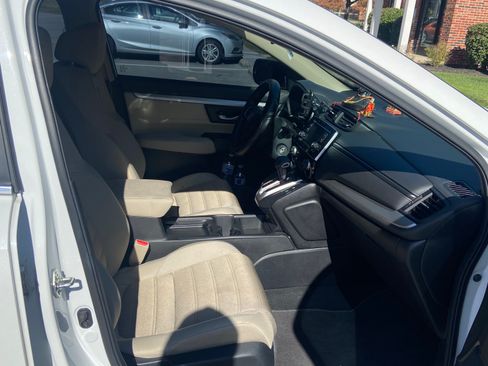 Used 2020 Honda CR-V LX image 9