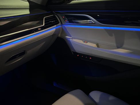 Used 2021 BMW 750i xDrive w/ Executive Package image 10