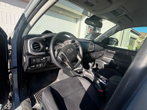 Used 2021 Toyota Tacoma SR5 w/ Trail Edition AWD/4WD image 9