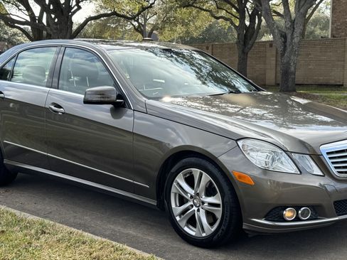 Used 2011 Mercedes-Benz E 350 4MATIC Sedan image 2