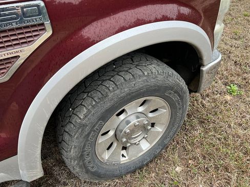 Used 2010 Ford F250 Lariat image 10