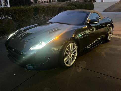 Used 2017 Jaguar F-TYPE R AWD/4WD image 15